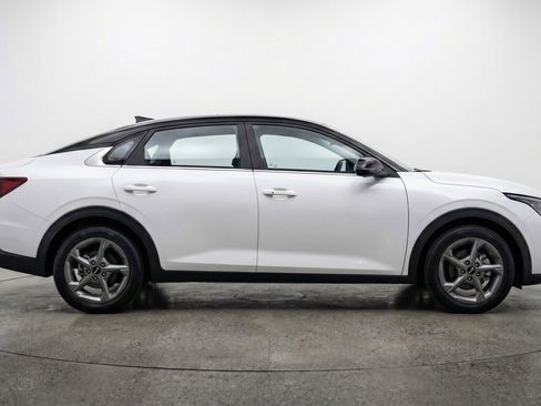 Used 2025 Kia K4 LXS image 11