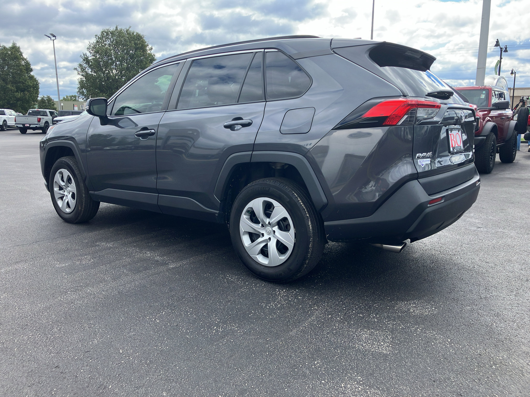 Used 2021 Toyota RAV4 LE AWD/4WD image 4