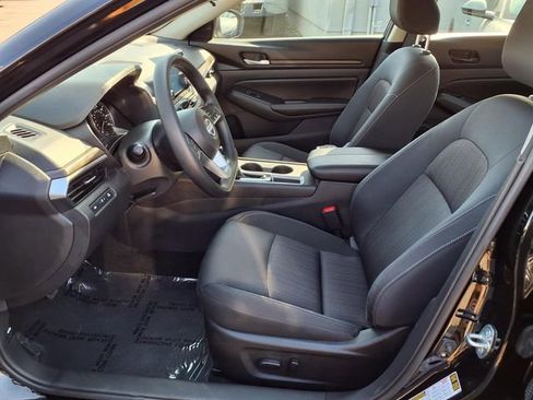Used 2025 Nissan Altima 2.5 SV FWD image 15