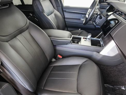 Used 2025 Land Rover Range Rover SE AWD/4WD image 18