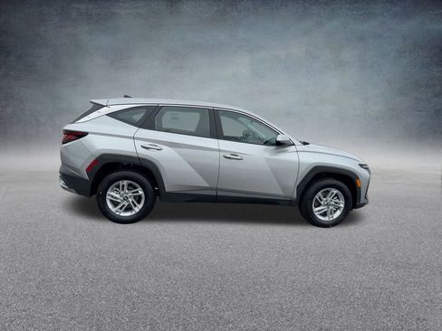 Certified 2025 Hyundai Tucson SE image 25