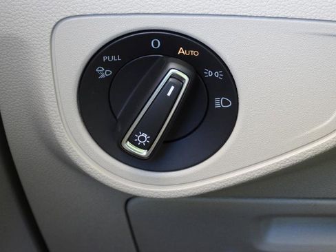 Used 2023 Volkswagen Atlas SE w/ Technology Package w/ Panoramic Sunroof Package image 84