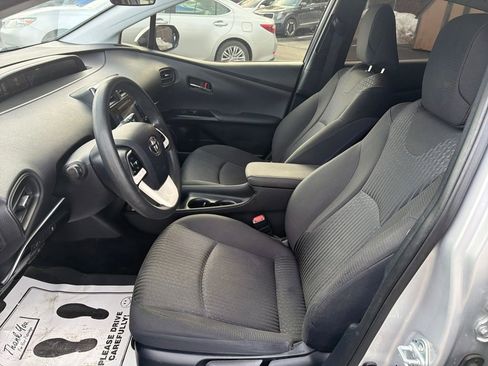 Used 2017 Toyota Prius One image 9