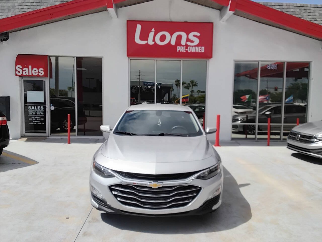 Used 2020 Chevrolet Malibu LT FWD image 1