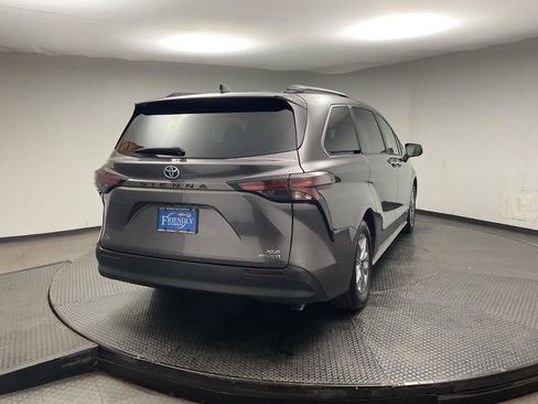 Used 2021 Toyota Sienna XLE FWD image 7