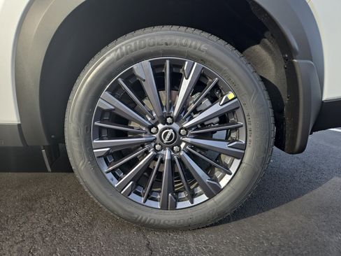 New 2026 Nissan Pathfinder SL image 9