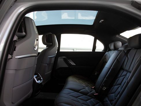 Certified 2025 BMW 760i xDrive w/ Executive Package image 24