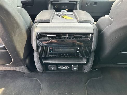 Used 2024 Jeep Wagoneer Series II AWD/4WD image 23