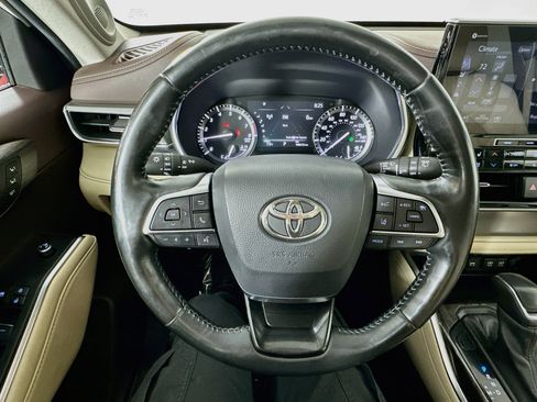 Used 2021 Toyota Highlander Platinum AWD/4WD image 11