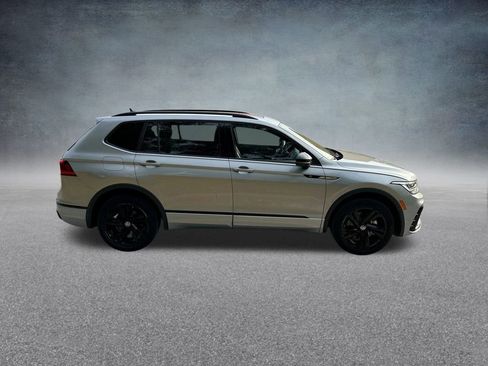 Used 2023 Volkswagen Tiguan SE R-Line image 9