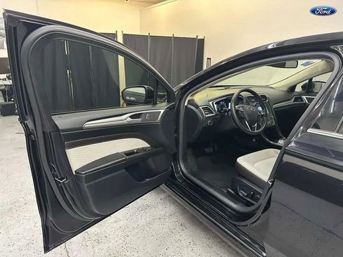 Used 2019 Ford Fusion SE w/ Equipment Group 151A image 14