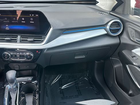 Used 2025 Chevrolet Trax LT image 33