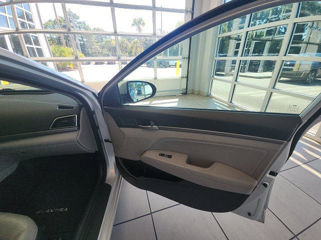 Used 2017 Hyundai Elantra Limited FWD image 15