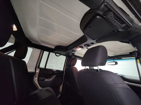 Used 2018 Jeep Wrangler Unlimited Sport S image 17