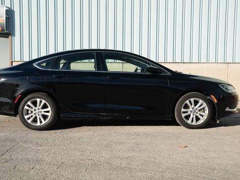 Used 2015 Chrysler 200 Limited w/ Convenience Group image 10