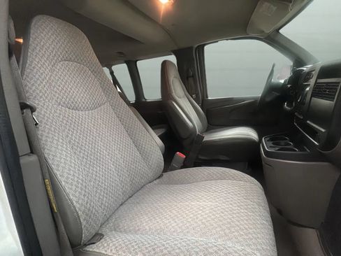 Used 2004 Chevrolet Express 3500 Extended Passenger w/ LS Preferred Equipment Group RWD image 21