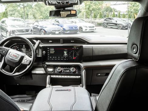 Used 2024 GMC Sierra 2500 AT4 w/ AT4 Preferred Package AWD/4WD image 8