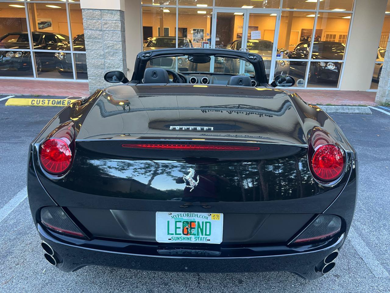 Used 2010 Ferrari California RWD image 6