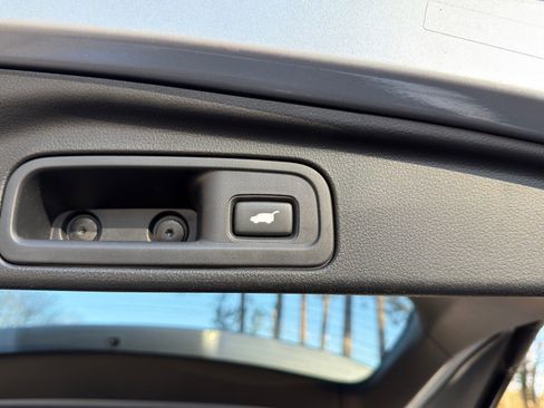 Used 2017 Honda Pilot Touring image 17