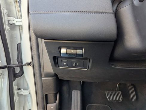 Used 2020 Land Rover Discovery Sport image 19