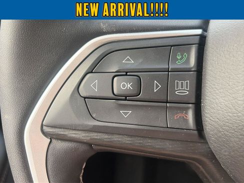 Used 2023 Jeep Grand Cherokee Altitude AWD/4WD image 10