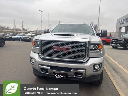 Used 2017 GMC Sierra 2500 Denali w/ Duramax Plus Package image 5