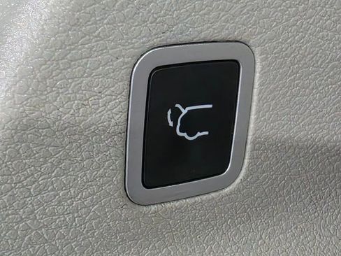Used 2019 Chrysler Pacifica Touring-L Plus w/ Advanced Safetytec Group FWD image 23