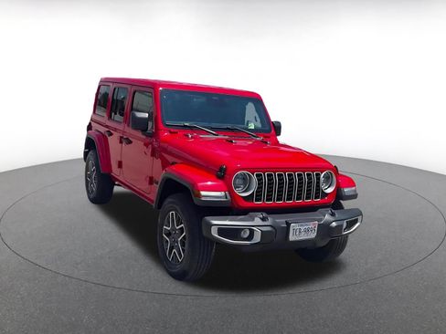 Used 2025 Jeep Wrangler Unlimited Sahara AWD/4WD image 3