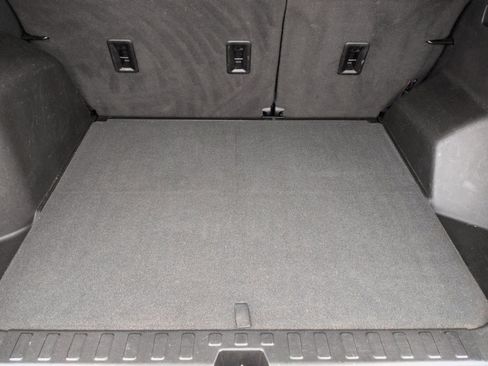 Used 2019 Chevrolet Equinox LT w/ Driver Convenience Package image 39