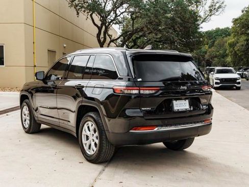 Used 2023 Jeep Grand Cherokee Limited image 4