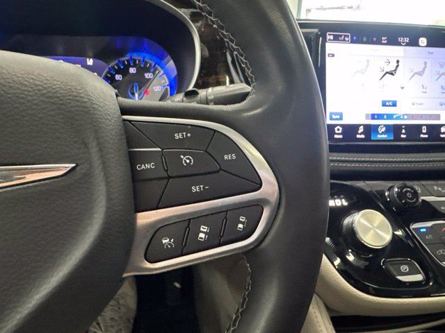 Used 2023 Chrysler Pacifica Limited FWD image 38