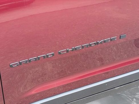 Used 2024 Jeep Grand Cherokee Altitude AWD/4WD image 10