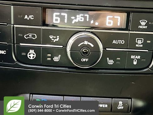 Used 2016 Chrysler Town & Country Touring w/ Driver Convenience Group image 23