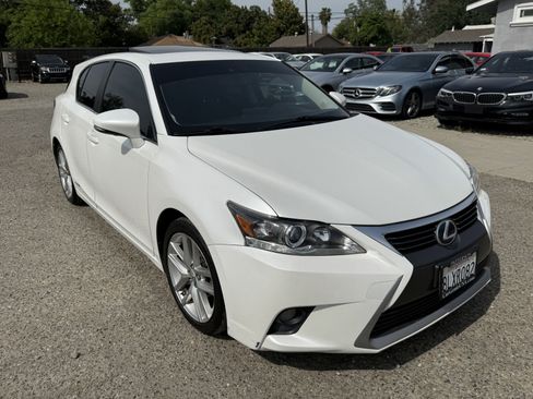 Used 2015 Lexus CT 200h w/ Navigation Package image 3
