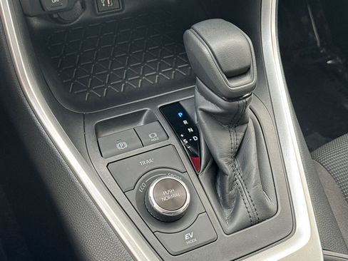 Certified 2025 Toyota RAV4 LE image 26