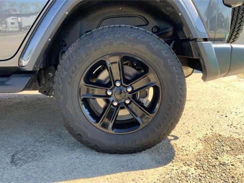 Used 2021 Jeep Wrangler Unlimited Sahara AWD/4WD image 28