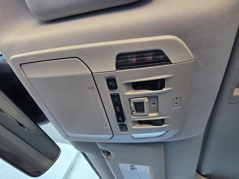 Used 2022 Toyota Highlander XLE image 30