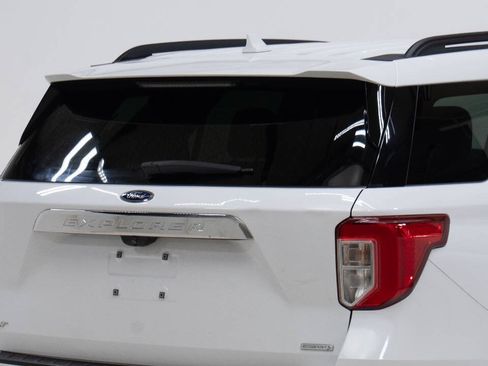 Used 2020 Ford Explorer XLT w/ Equipment Group 202A RWD image 12