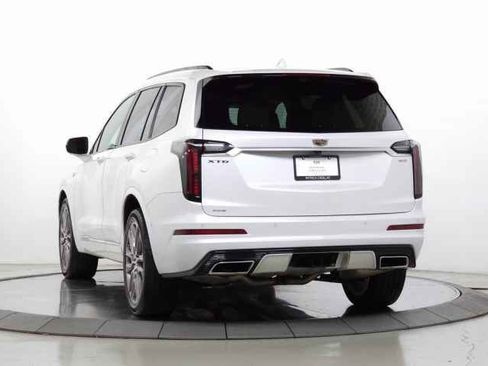 Used 2021 Cadillac XT6 Sport w/ Platinum Package image 3
