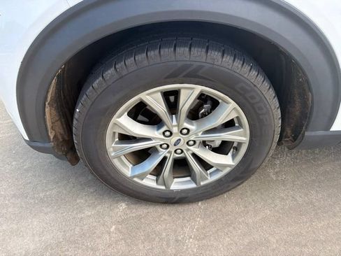 Used 2022 Ford Explorer Limited w/ Equipment Group 301A RWD image 3