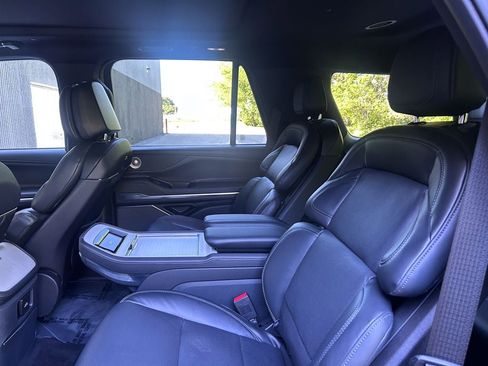 Used 2025 Lincoln Navigator Reserve w/ Jet Appearance Package AWD/4WD image 13