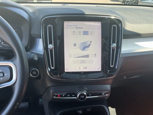 Used 2019 Volvo XC40 T5 Momentum AWD/4WD image 23
