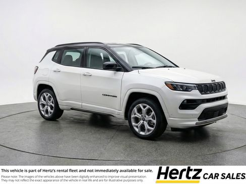 Used 2025 Jeep Compass Latitude AWD/4WD image 1