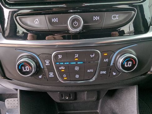 Used 2021 Chevrolet Traverse LT w/ LPO, 'HIT The Road' Package AWD/4WD image 23