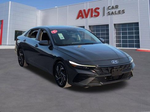 Used 2025 Hyundai Elantra SEL FWD image 3
