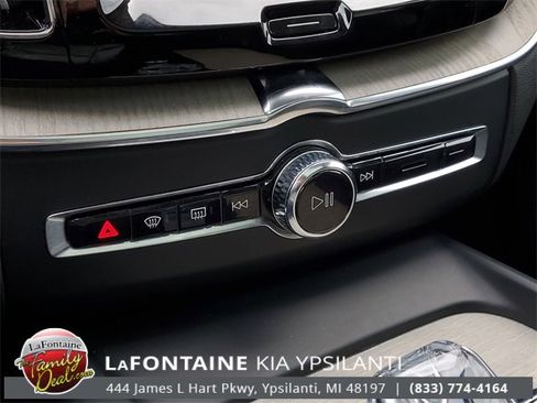 Used 2022 Volvo XC60 B6 Inscription w/ Protection Package Premier image 25