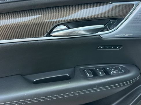 Used 2024 Cadillac XT6 Sport w/ LPO, Onyx Lite Package AWD/4WD image 10