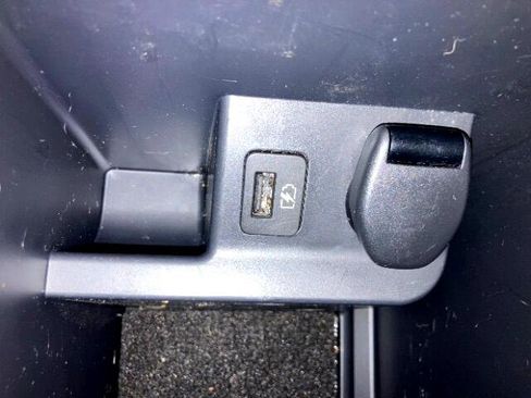 Used 2020 Nissan Rogue S image 18