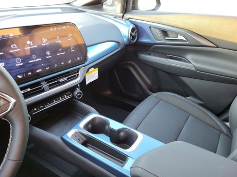 New 2024 Chevrolet Equinox EV LT image 15