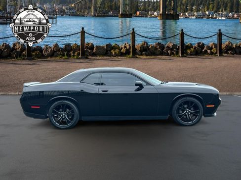 Used 2018 Dodge Challenger SXT w/ Blacktop Package RWD image 10